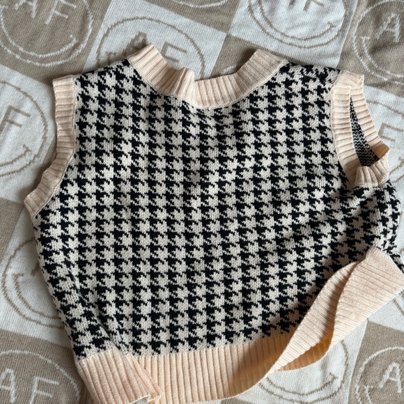 Sweater Houndstooth Vest - Picture 3 of 3